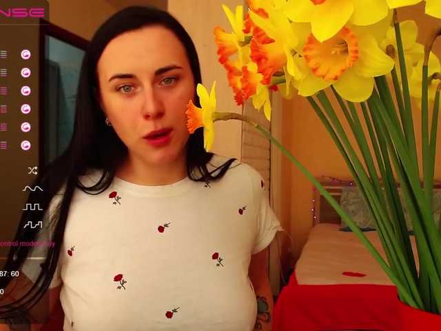 Fotografije -Yurievna- Welcome to my room) My name is Sveta) I love flowers and orgasms) I prefer level 26-33) lovense 2 tips , i see *****0 tip)