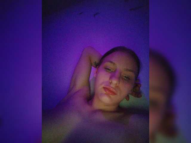 Oddajajo posnetke zaslona KittySexlooly