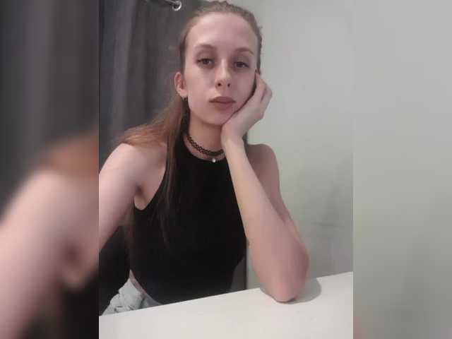 Oddajajo posnetke zaslona KITTYtempreXXX