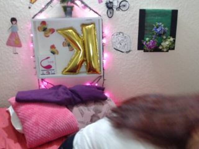 Oddajajo posnetke zaslona KylieDaniiels