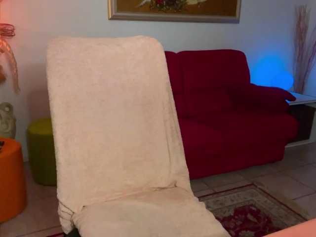 Oddajajo posnetke zaslona KylieKam