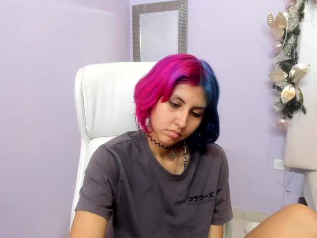 Oddajajo posnetke zaslona kyra-wayne