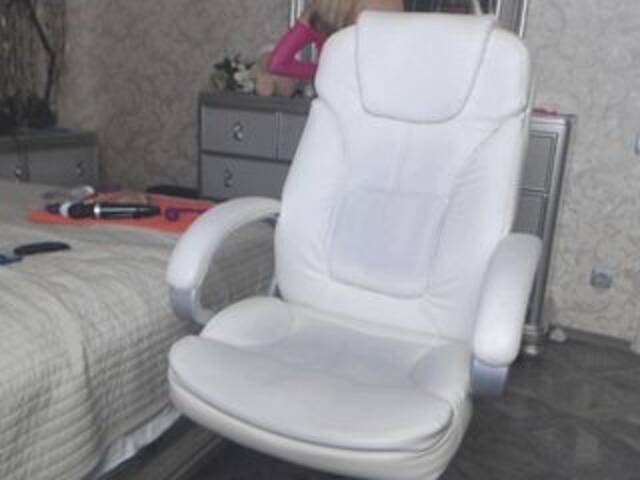 Oddajajo posnetke zaslona LadyAnais