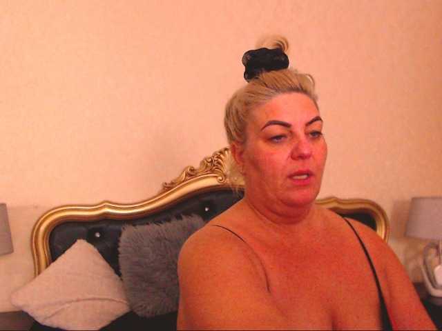 Oddajajo posnetke zaslona LadyMelanieBBW