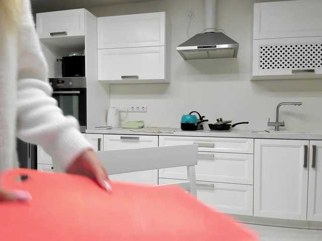 Oddajajo posnetke zaslona Lana-Rhoades