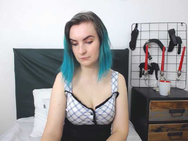 Oddajajo posnetke zaslona LaylaShow