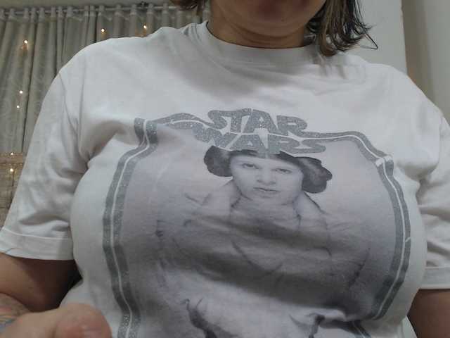 Oddajajo posnetke zaslona Leia-bennet