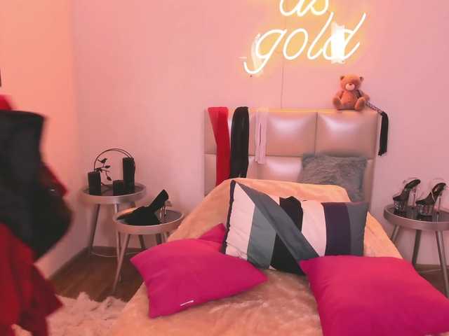 Oddajajo posnetke zaslona LiaMona