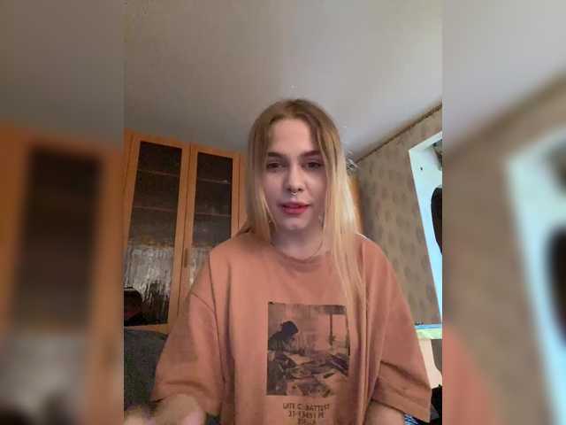 Oddajajo posnetke zaslona LiaRobinson