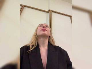 Erotični video klepet LiiBaby