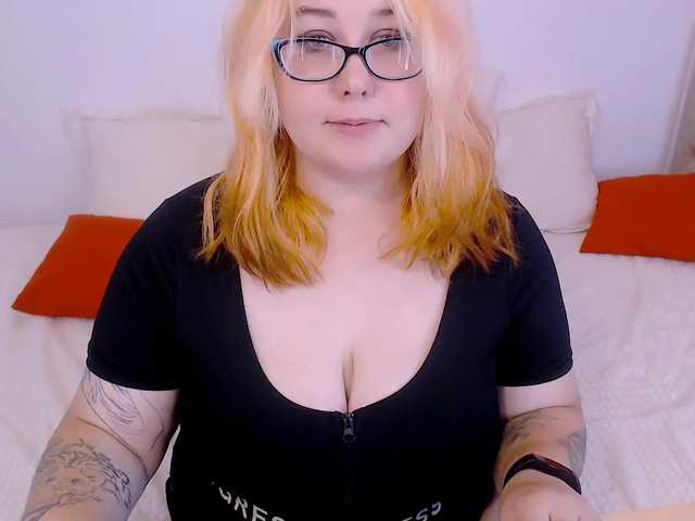Oddajajo posnetke zaslona LinaMoore