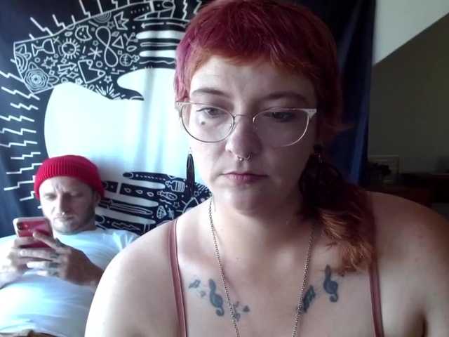 Oddajajo posnetke zaslona LiliThiccEve