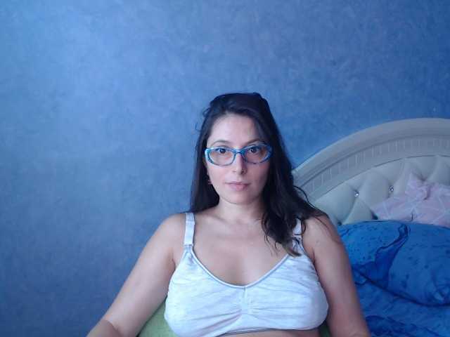 Fotografije LisaSweet23 hi boys welcome to my room to chat and for hot body to see naked in private))