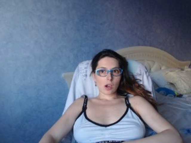 Fotografije LisaSweet23 hi boys welcome to my room to chat and for hot body to see naked in private))