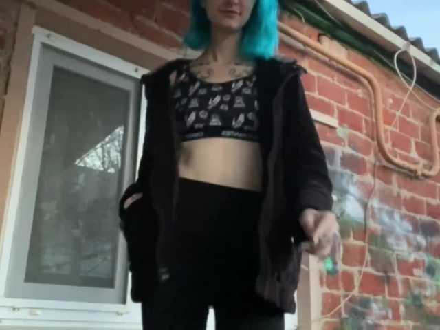 Oddajajo posnetke zaslona LolyEvans