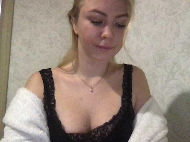 Oddajajo posnetke zaslona LoraQueen