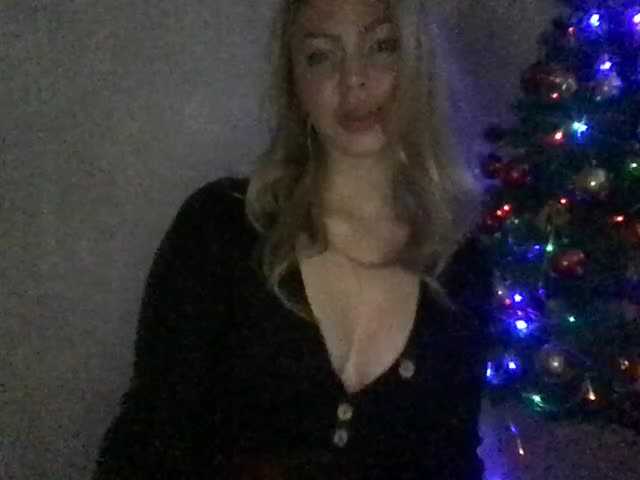 Oddajajo posnetke zaslona LoraQueen