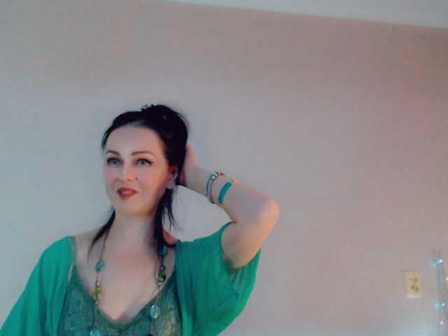 Fotografije _LORDESSA_ Greeting..Use my Menu and get a nice show special for you ..The rest in Privates ! If you dont like the music in my chat you just can use my Autodj...Have the fun !