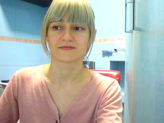 Oddajajo posnetke zaslona LovelyBlond