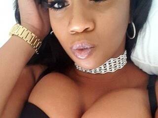 Erotični video klepet LovelyMiaB