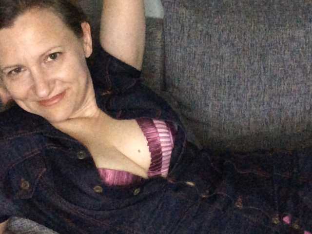 Oddajajo posnetke zaslona LoveSuperGerl