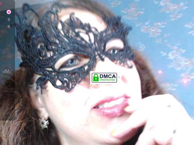 Oddajajo posnetke zaslona LucianaSanders