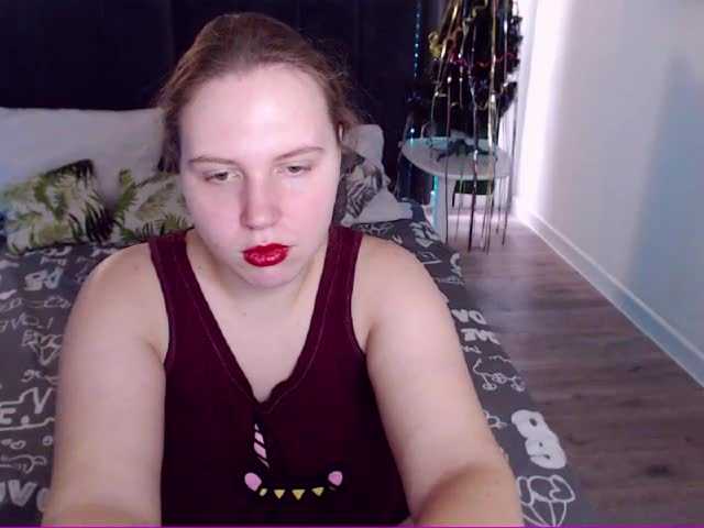 Oddajajo posnetke zaslona Lucy-McQueen