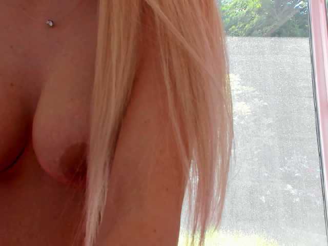 Fotografije lucydevlin Hey guys. #new girl #lush #teen #young #bigtits #ass #squirt #pvt #anal #c2c