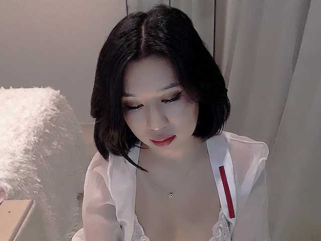 Oddajajo posnetke zaslona LucyLiu