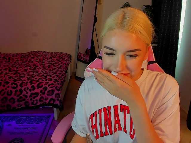 Oddajajo posnetke zaslona LucyPaige