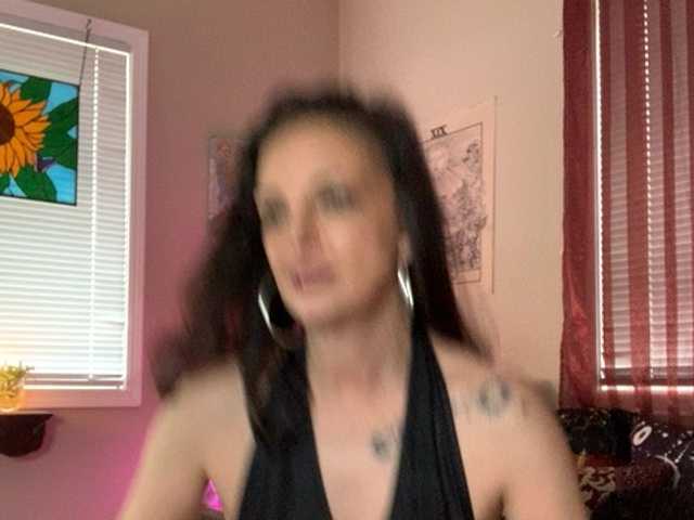 Oddajajo posnetke zaslona MadisonMonroe1111