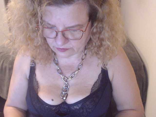 Fotografije maggiemilff68 #mistress #mommy #roleplay #squirt #cei #joi #sph - every flash 50 tok - masturbate and multisquirt 450- one tip