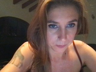 Erotični video klepet MaggieModest