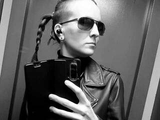 Erotični video klepet Magretta_Dering