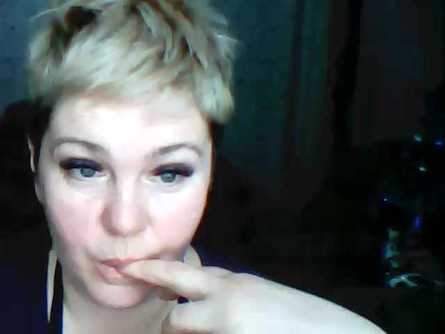 Oddajajo posnetke zaslona MarieFoxy