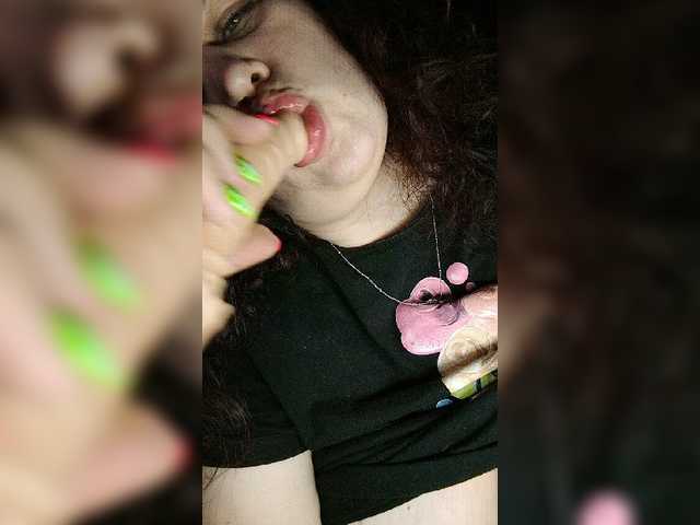 Oddajajo posnetke zaslona MaroonRosa