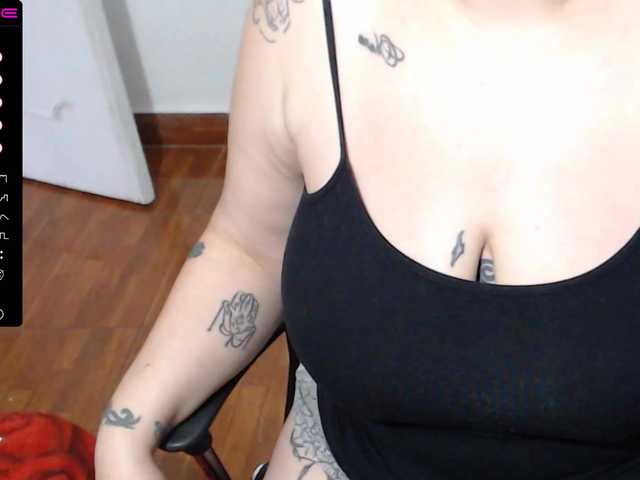 Fotografije Mary-wet ♥ hi guys welcome.. we play ♥flash pussy 70 tks♥ flash open ass 90tks ♥ ask me for more ♥ #bigtits #milf #latina #colombia #squirt