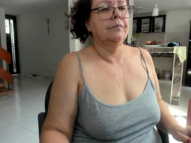 Fotografije maturekarime Mature woman hairy and bbw,: tits 30, pussy 35, ass 25, all naked 100, masturbate and cum 120