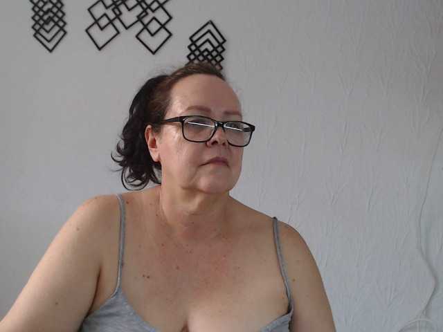 Fotografije maturekarime Mature woman hairy and bbw,: tits 30, pussy 35, ass 25, all naked 100, masturbate and cum 120