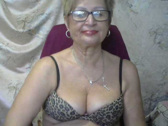 Fotografije MatureLissa Who wants to see mature pussy ? pls for @total English and German