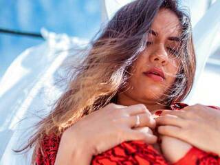 Erotični video klepet MayaAmaru