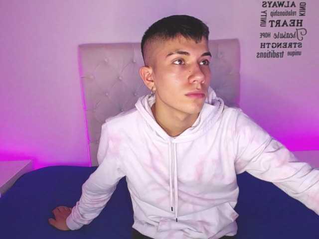 Oddajajo posnetke zaslona mia-naughty63