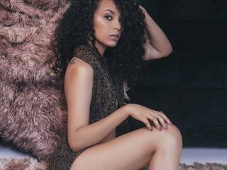 Erotični video klepet MiaBlackIris