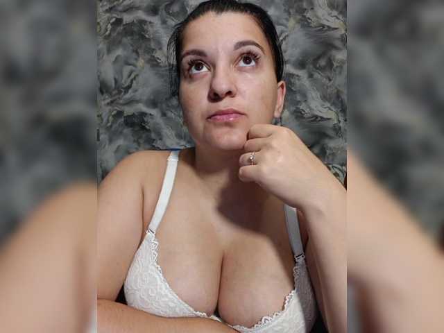 Fotografije MIALovexXx Who will write a comment l will show my chest