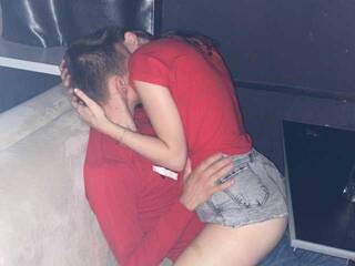 Erotični video klepet MicRoBoomBa