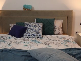Erotični video klepet MidnightJoyx