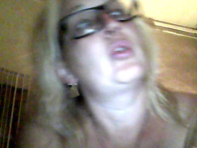 Oddajajo posnetke zaslona milasexy18