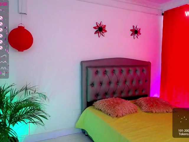 Oddajajo posnetke zaslona MileyMoon