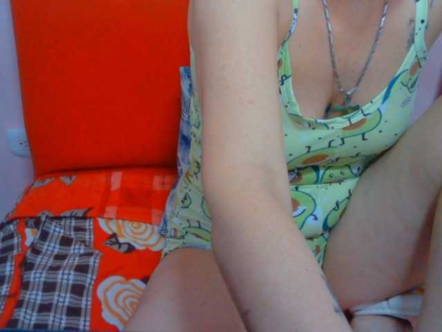 Oddajajo posnetke zaslona mimisexxxa