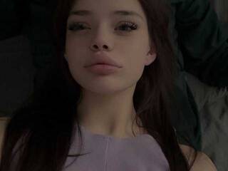 Erotični video klepet mini-barbie